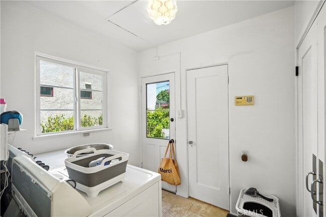 Building Photo - 6145 W 6th St