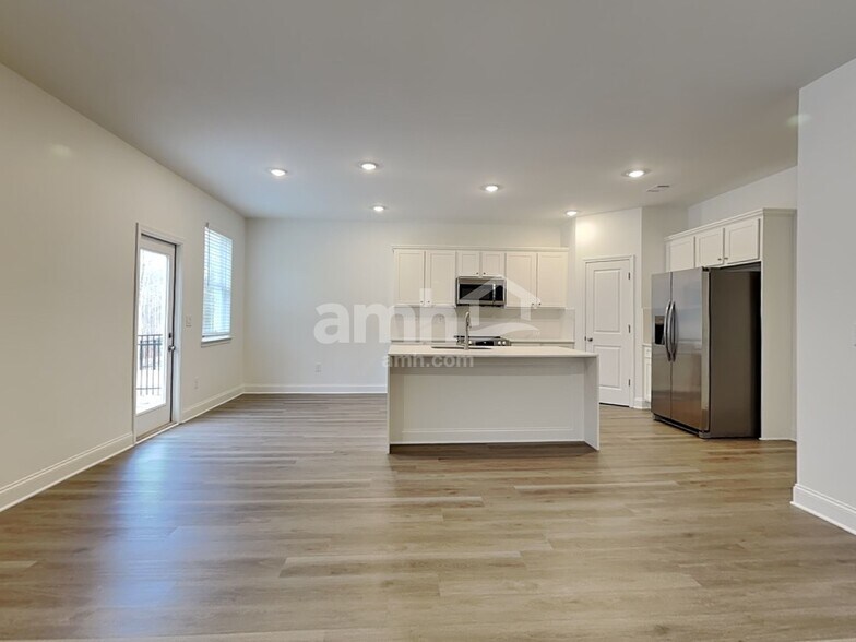 Building Photo - 394 Pointe Dr