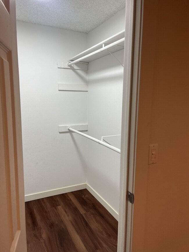 Building Photo - 4705 Lexington Pl NE