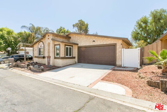 Building Photo - 27584 Onyx Ln