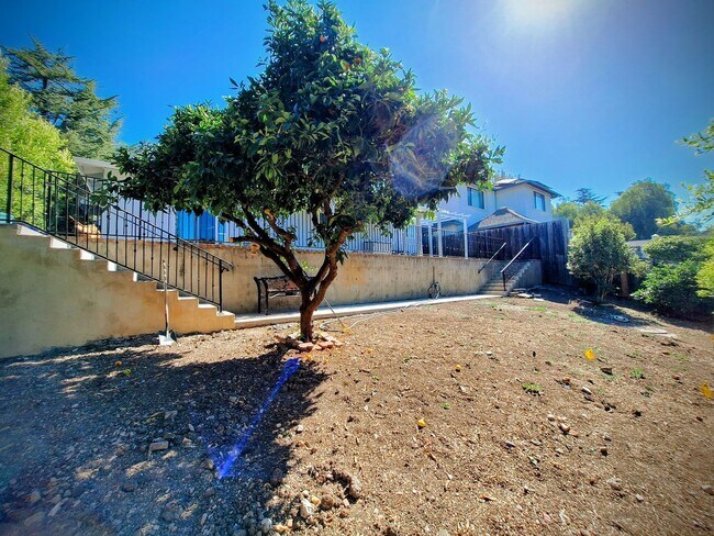 Building Photo - 10501 Observatory Dr