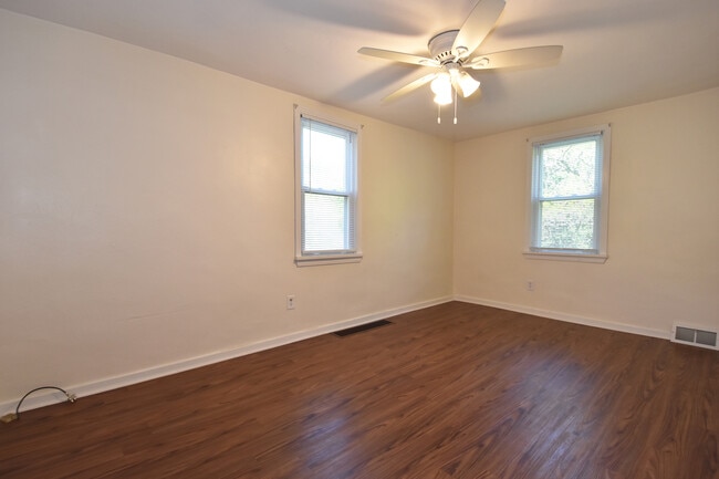 Living Room - 1021 Joseph St