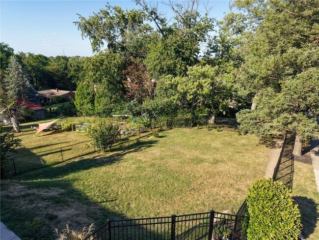 Building Photo - 261 Catalpa Pl