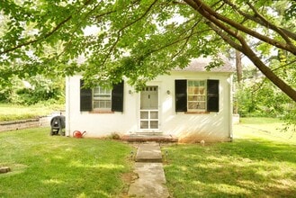 Building Photo - 2321 Fontaine Ave Ext