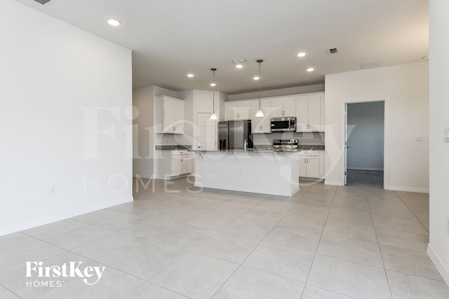 Building Photo - 1224 Spokane Pt