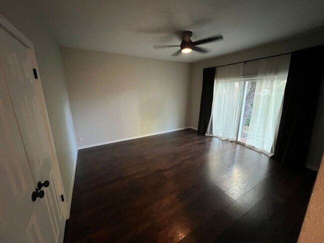 Building Photo - 803 Single Oak Cove