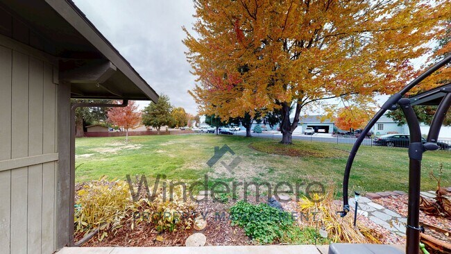 Building Photo - 601 Village Way