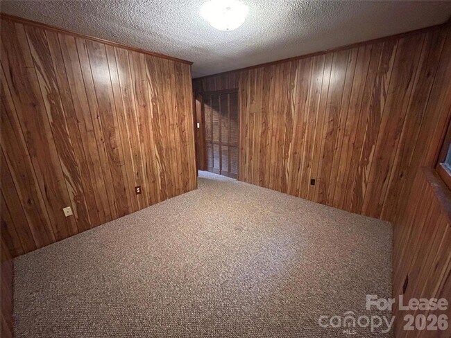 Building Photo - 179 Sunny Hill Dr