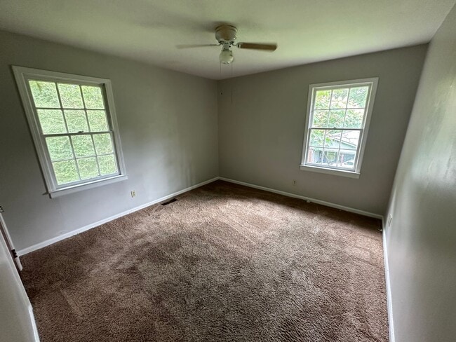 Building Photo - 3 Bedrooms, 1 Bathroom - Lindale House