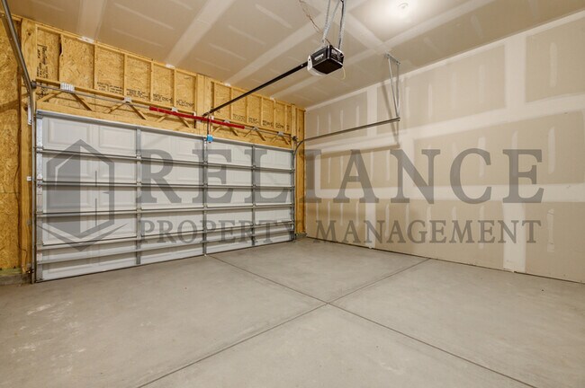 Building Photo - 5259 N Pinecrest Ct