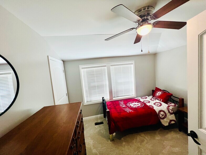 Secondary BR 1 - 4531 Embry Rd