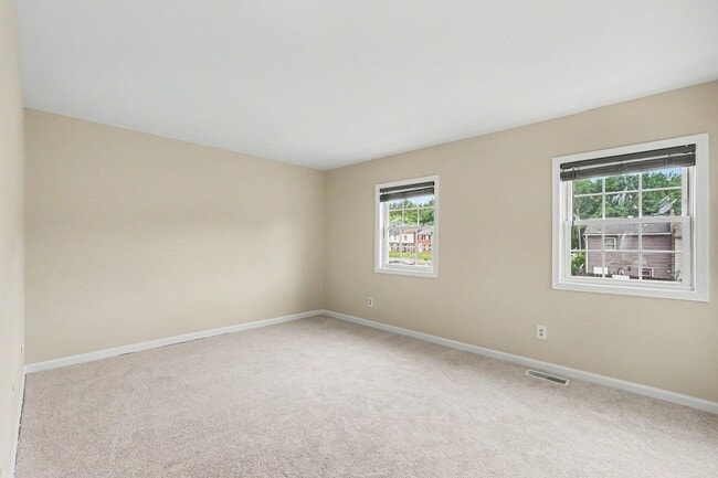 Building Photo - Updated 2BR Townhome Minutes from Central Park & Mary Washington Hospital!