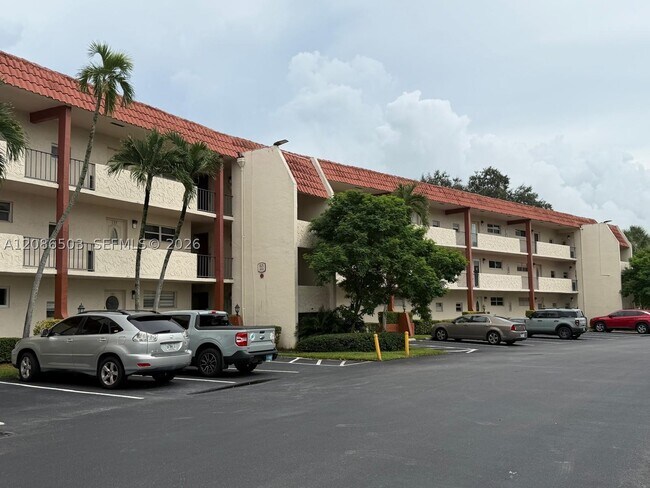 Building Photo - 400 S Hollybrook Dr