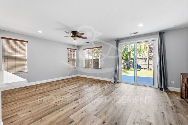 Building Photo - 2127 Ranch View Dr