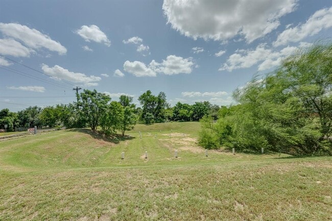 Building Photo - 101 Split Oak Dr
