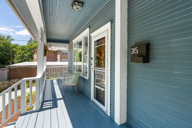 Building Photo - Charming Home in Spokane’s Heart – Unfurnished