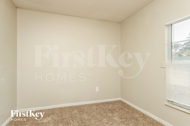Building Photo - 1201 Schumann Dr