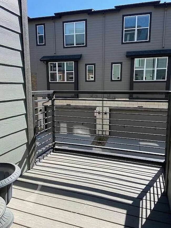 Building Photo - 514 Promenade Dr