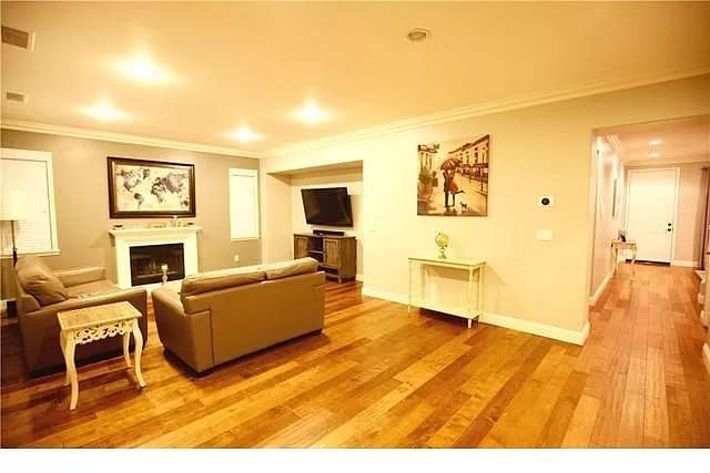 Building Photo - 15761 Crestwood Ave