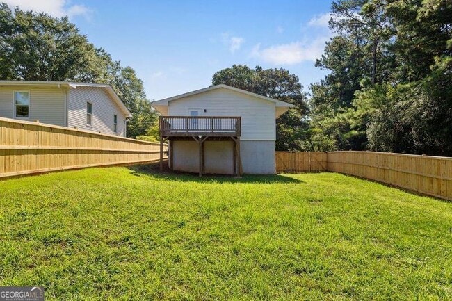 Building Photo - 2666 Davenport St