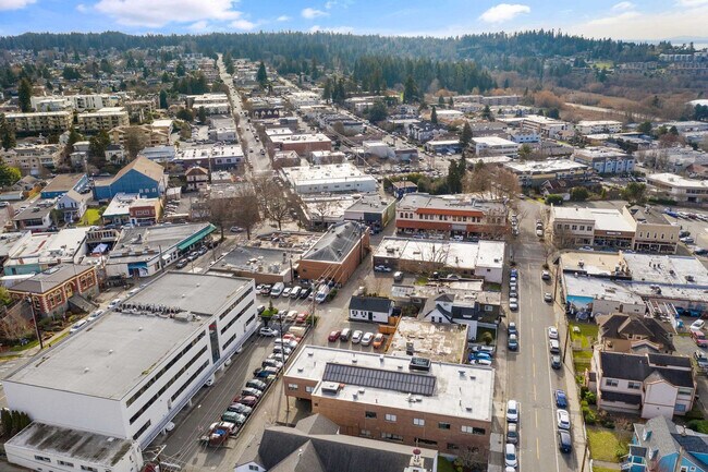 Building Photo - 120 4th Ave N