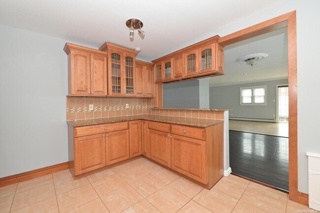 Building Photo - 1656 Putney Rd