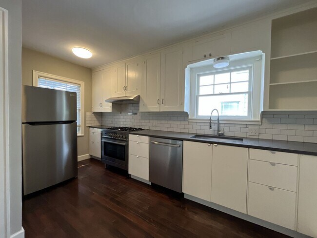 Building Photo - Stunning Rose City Park 5BD 2BA Home with Gas Fireplace Updated Finishes, Air Conditioning & Laun...