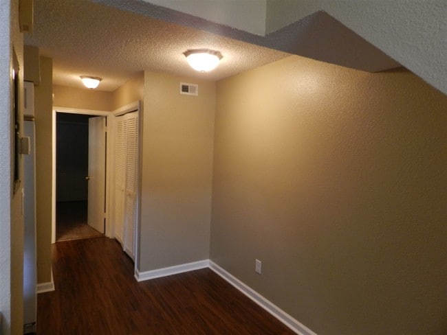 Building Photo - 2388 Parrot Ln