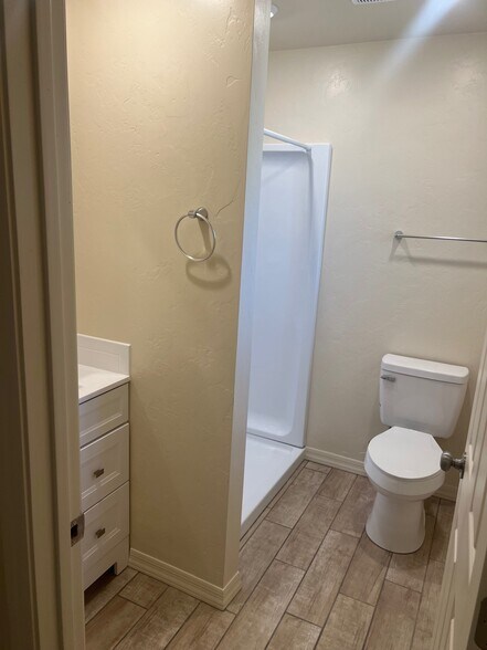 bathroom - 1001 Elledge Dr
