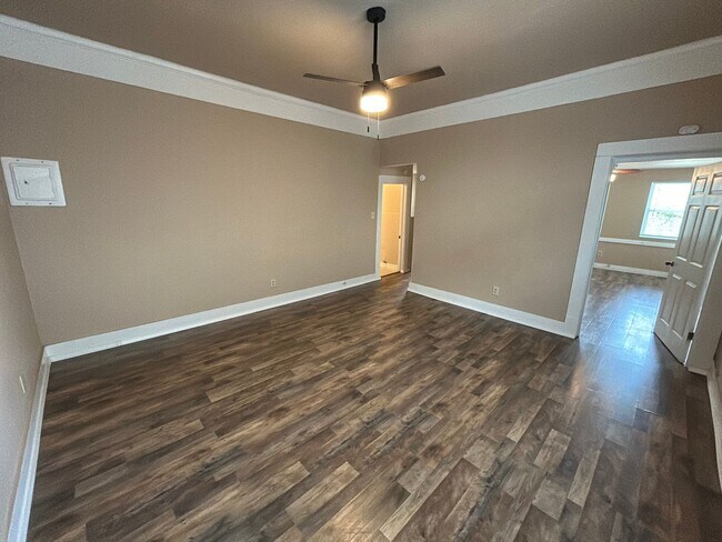 Building Photo - Downstairs 1BD/1BA Near San Antonio College – Easy Access, Central Location!