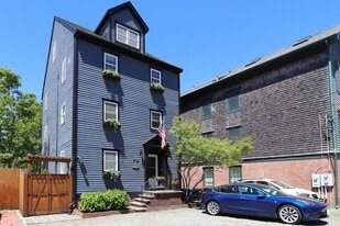 Building Photo - 491 Spring St