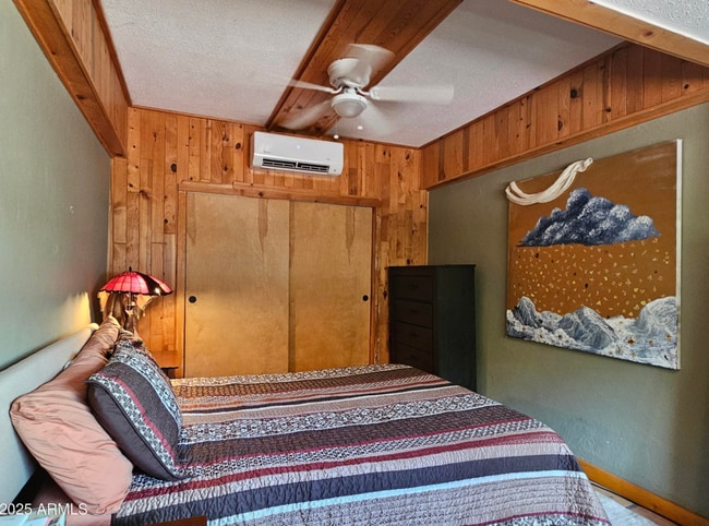 Building Photo - 25 Sowles Ave