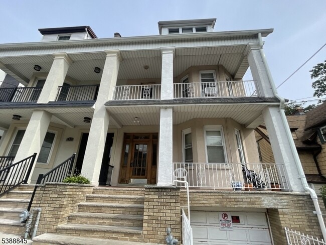 Primary Photo - 237 Park Ave