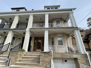 Building Photo - 237 Park Ave