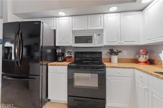 Building Photo - 231 NW 26th Ave