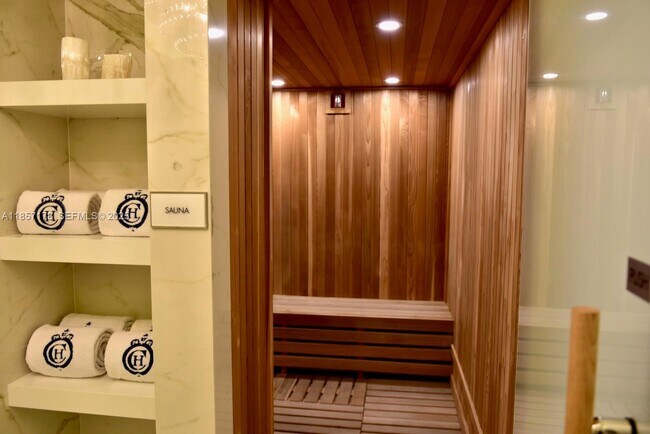 Building Photo - 17475 Collins Ave