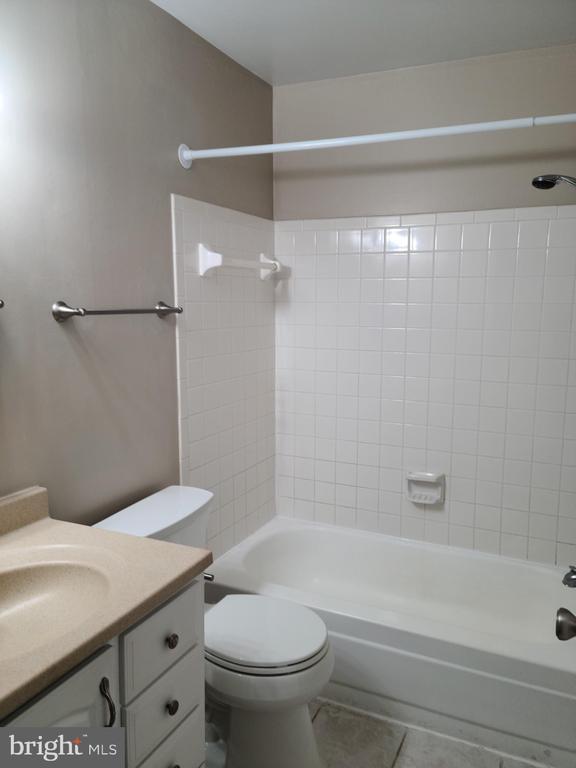 Building Photo - 1072 Spring Valley Ct