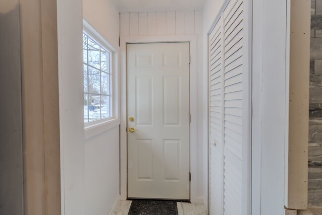 Building Photo - Price Drop!! Cute & Cozy 2-Bedroom Home Ne...