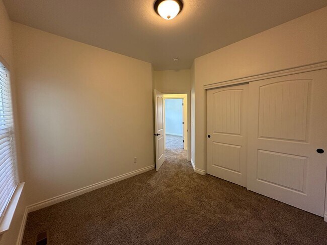 Building Photo - Beautiful Cold Springs Home