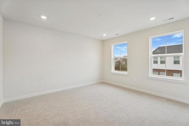 Building Photo - 19 E Front St