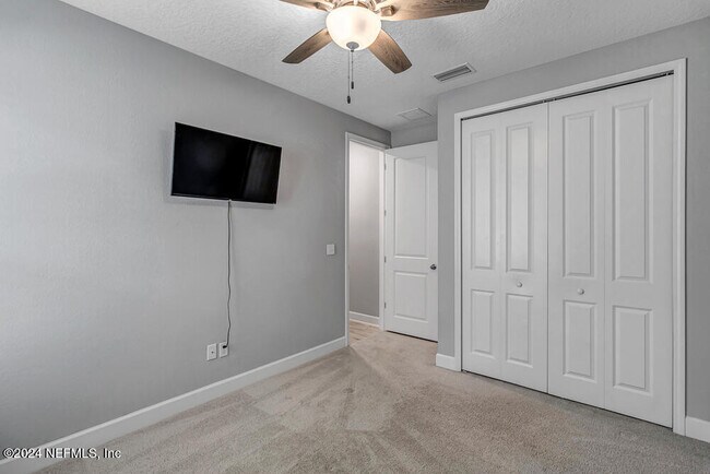 Building Photo - 588 Vista Lake Cir
