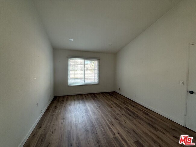 Building Photo - 8721 Endsleigh Ave