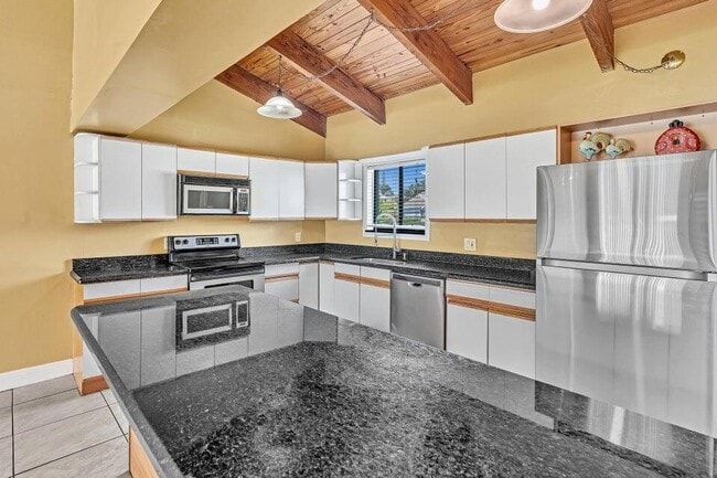 Building Photo - 2438 Southridge Rd