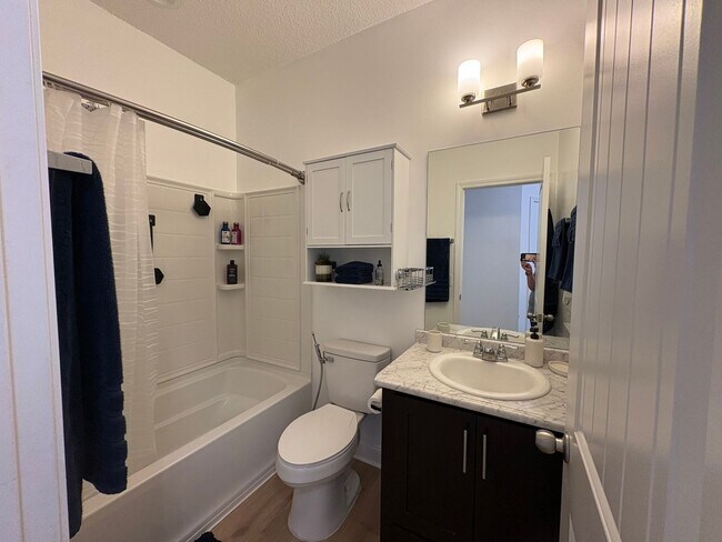 Building Photo - MOVE IN SPECIAL: $1000 OFF 1ST MONTH'S RENT!**