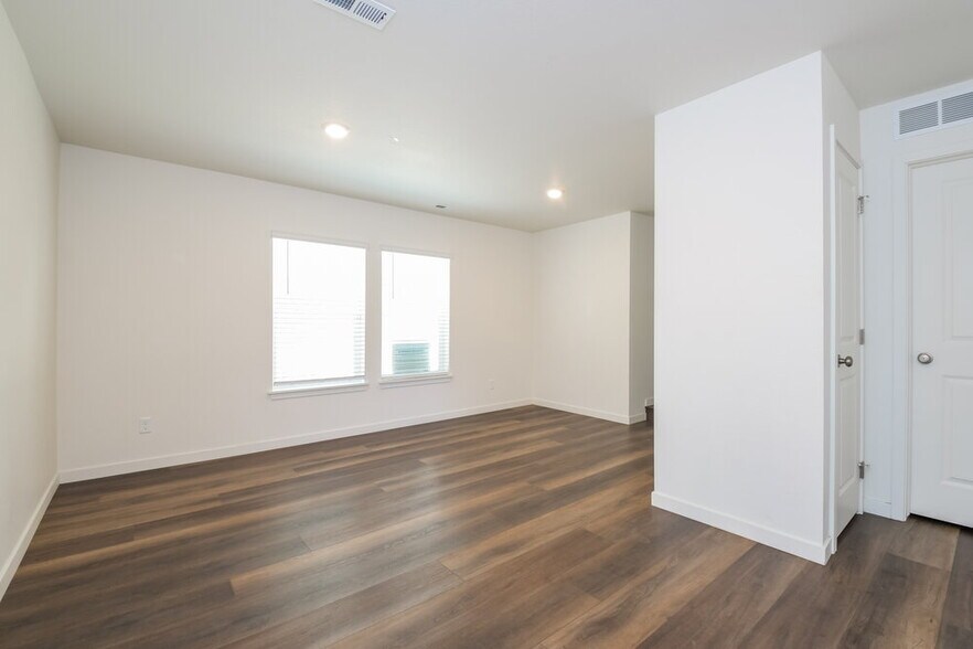 Building Photo - 4755 N Tower Dr