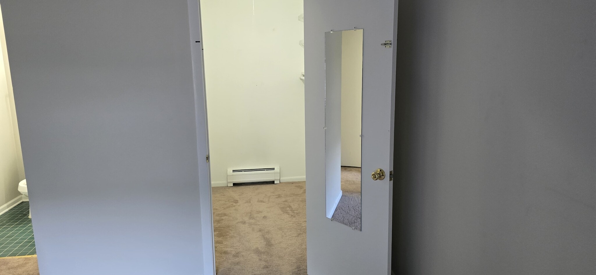 Building Photo - 910 E Old Willow Rd