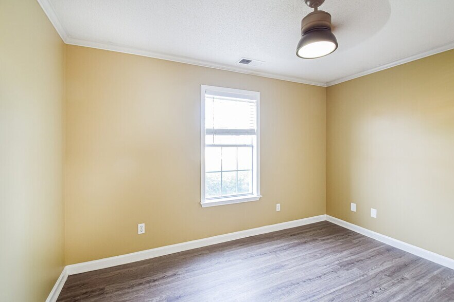 Building Photo - 430 N Ericson Rd