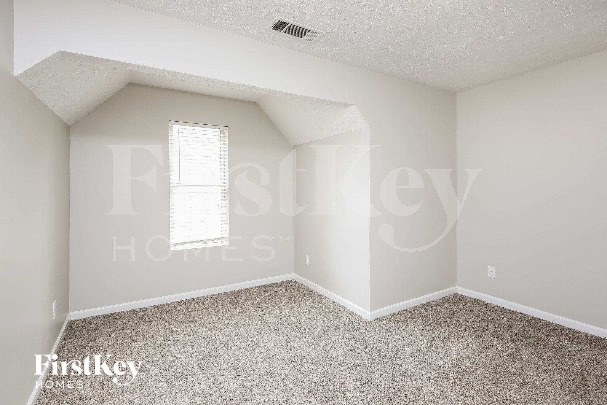 Building Photo - 7064 Saratoga Dr