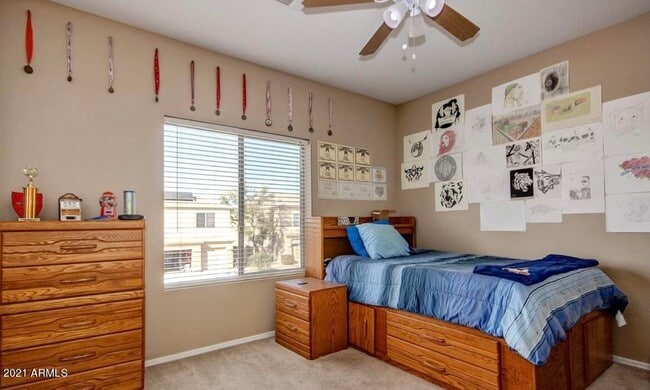 Building Photo - 2021 E Desert Inn Dr
