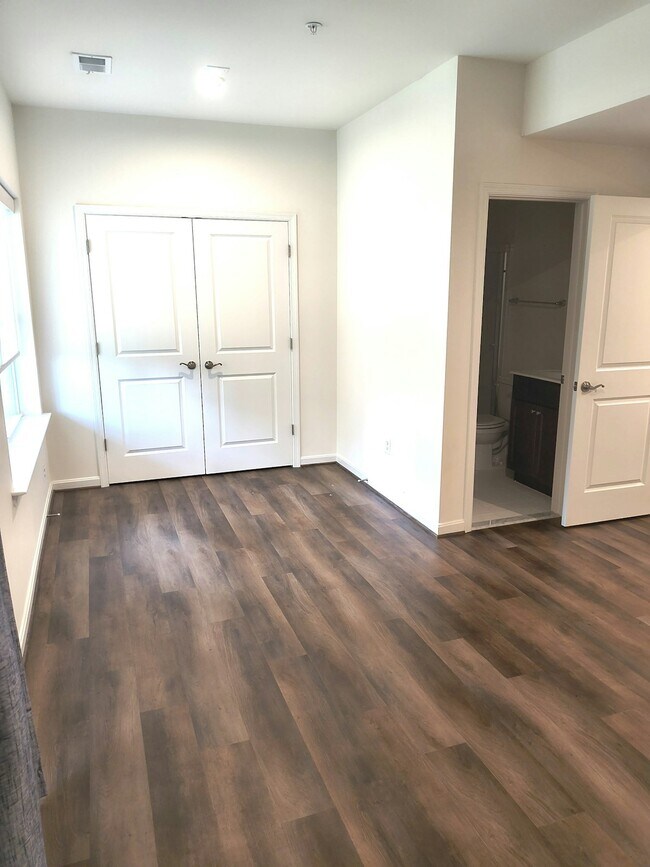 Building Photo - 235 Jenkins Way